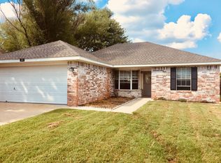 808 Tyler St, Centerton, AR 72719