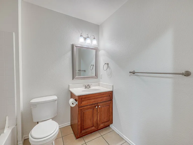 1511 Claremont Cir #A — Photo 16