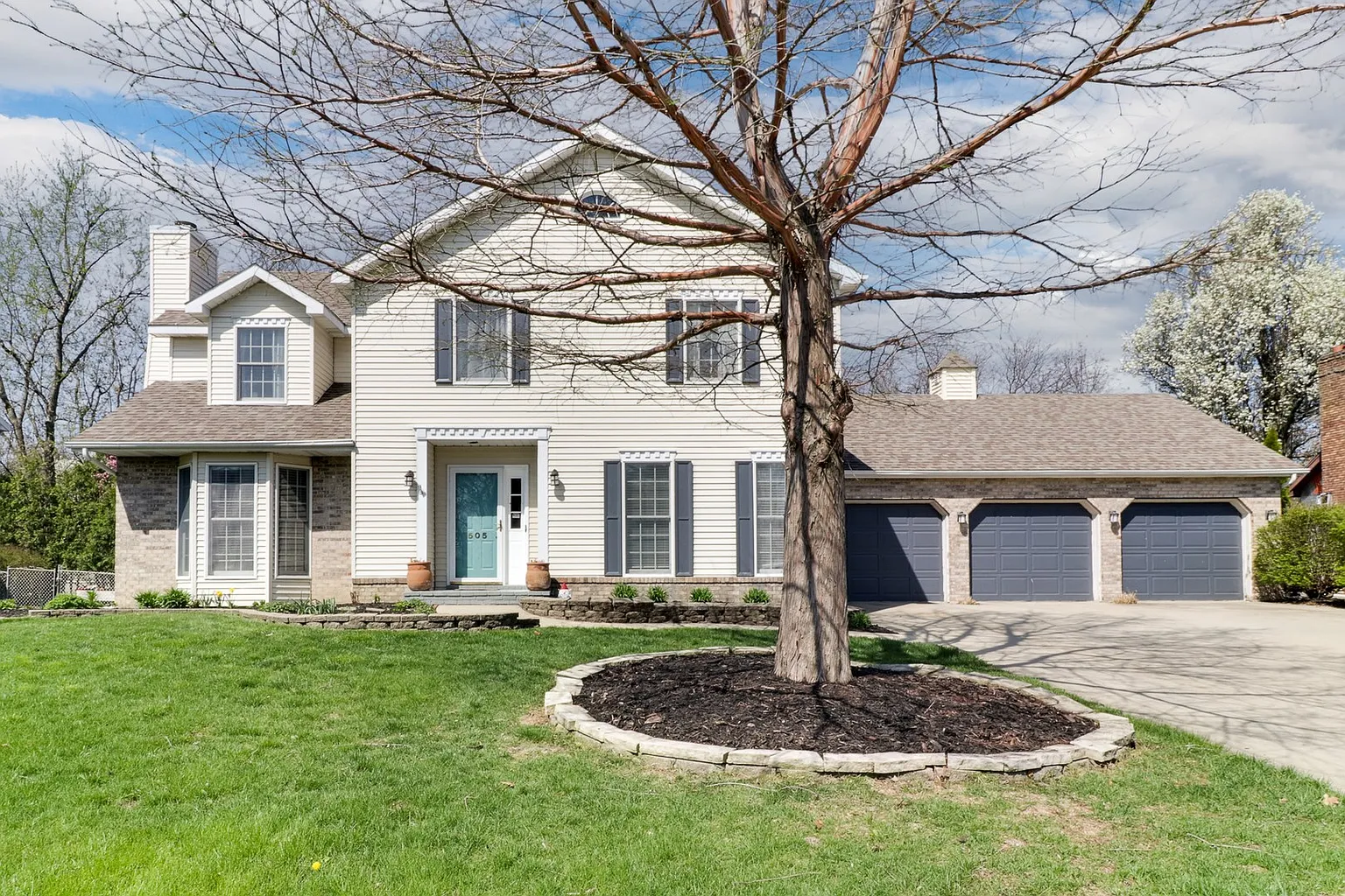 505 Amherst Dr photo 1