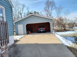 2158 C St SW, Cedar Rapids, IA 52404