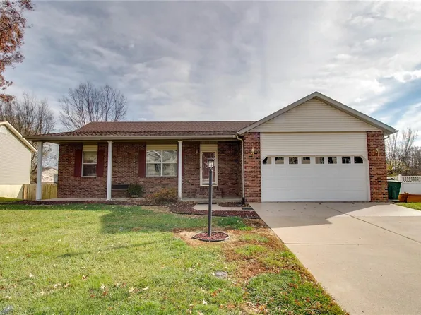 34117 Sailboat Ct, Brighton, IL 62012