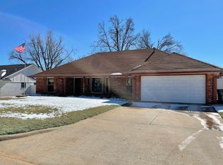 9116 Oak Creek Dr, Midwest City, OK 73130