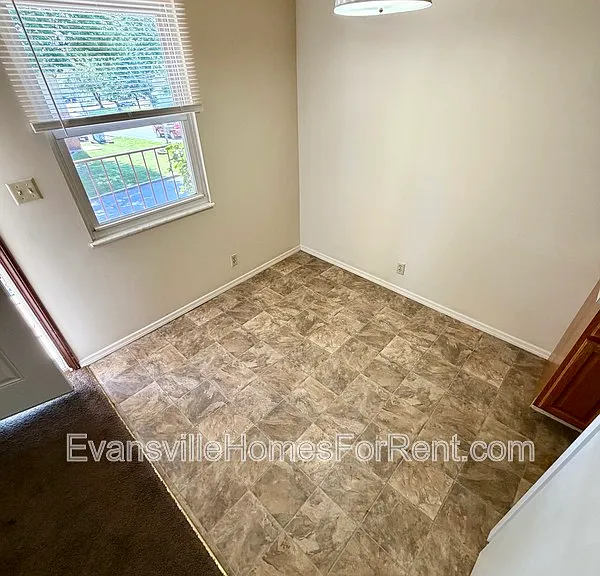 408 S Bosse Ave — Photo 5
