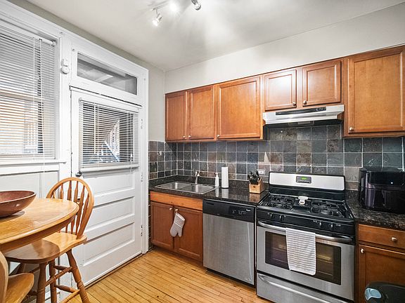 5th image of 3505 N Pine Grove Ave APT 1N