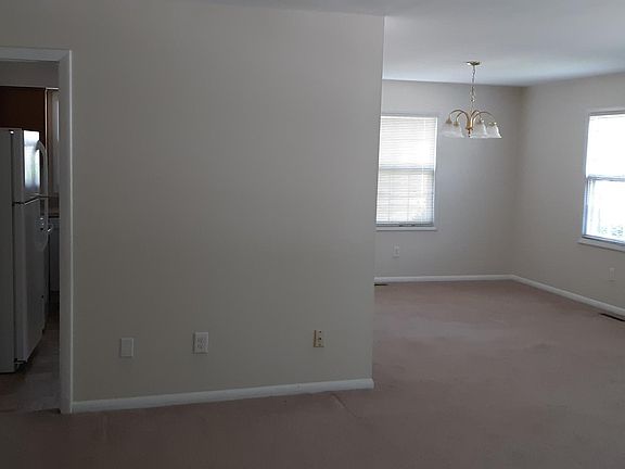 3rd image of 3081 Southdale Dr