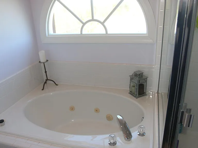 Master bathroom jetted tub