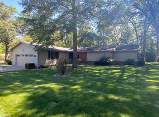 2528 Surrey Rd, Burlington, IA 52601