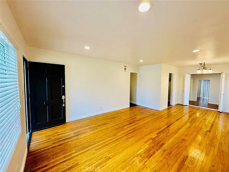 400 E Fernfield Dr — Photo 3