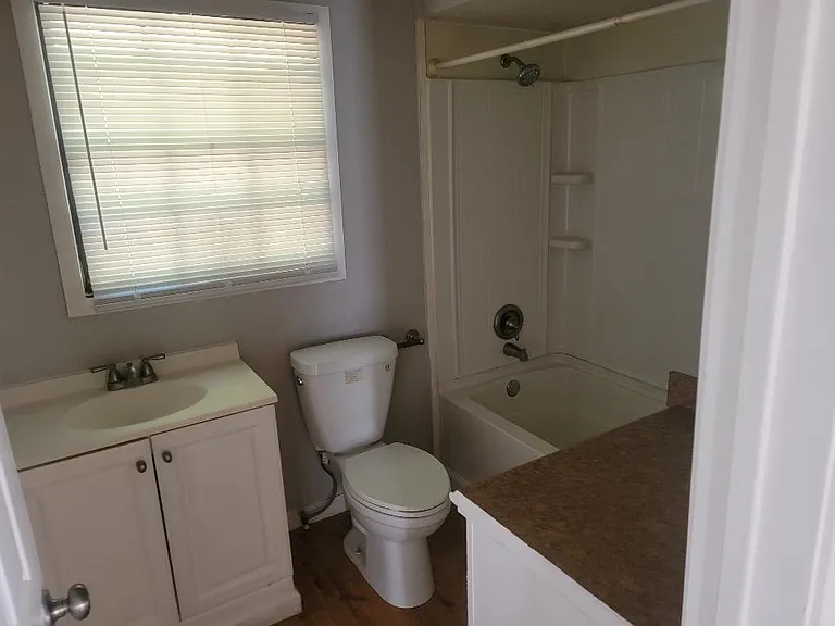 518 Military Dr — Photo 6