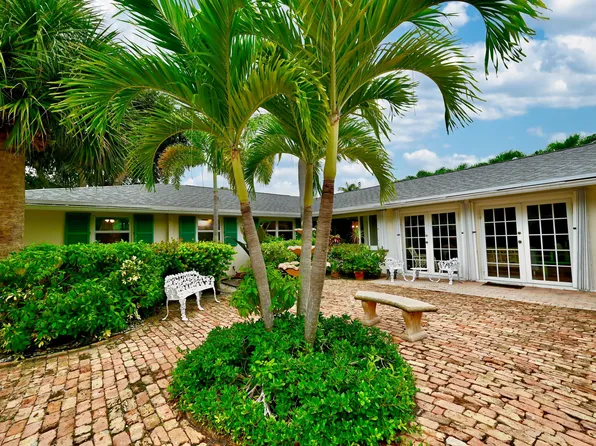 129 Alhambra Pl, West Palm Beach, FL 33405