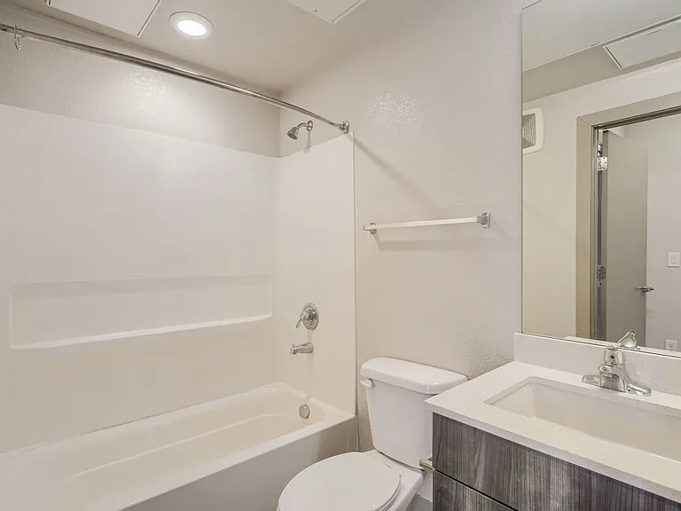 4923 King St — Photo 66
