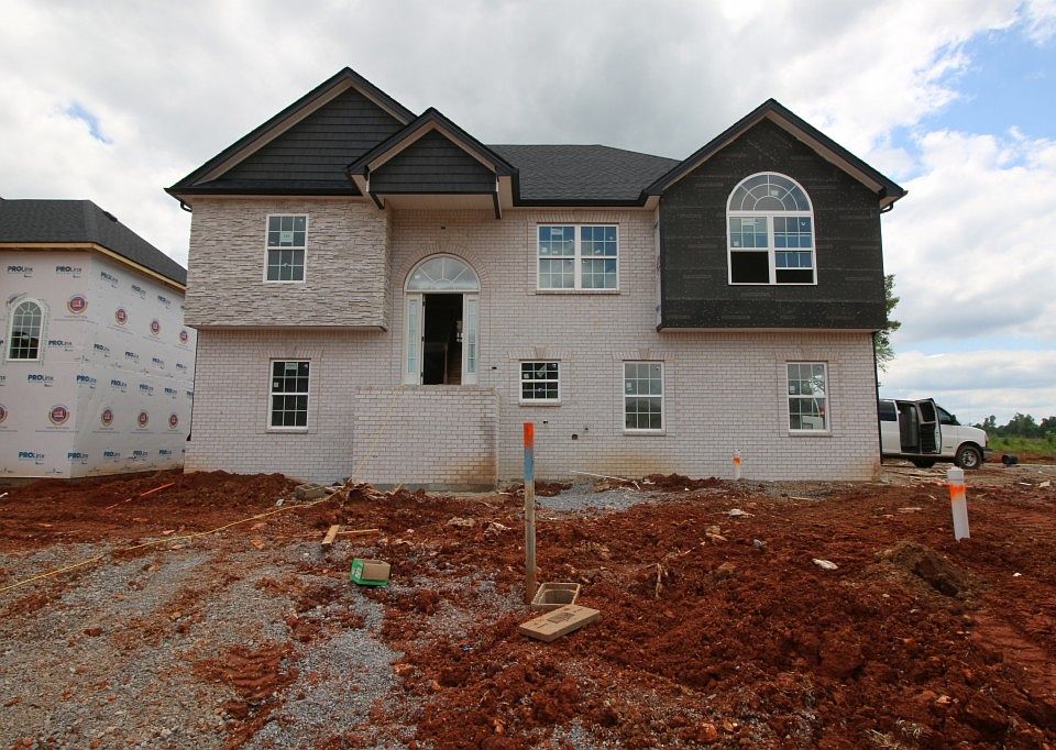 1st image of 121 Charleston Oaks