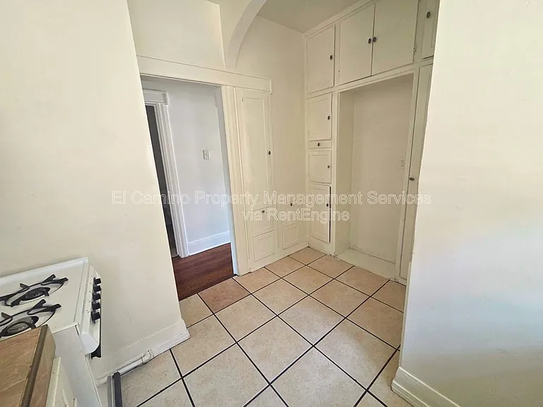 336 W 9th St — Photo 7