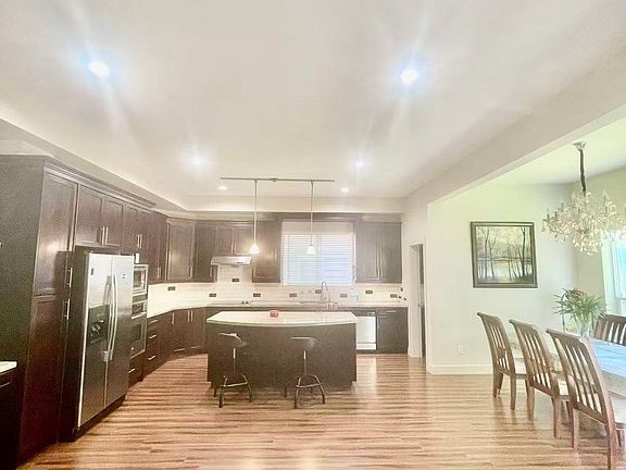 5th image of 1000 Marguerite St