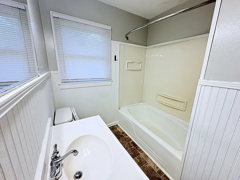 650 Berkeley Dr — Photo 9