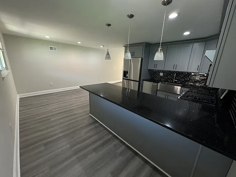 1633 Powell Rd — Photo 7