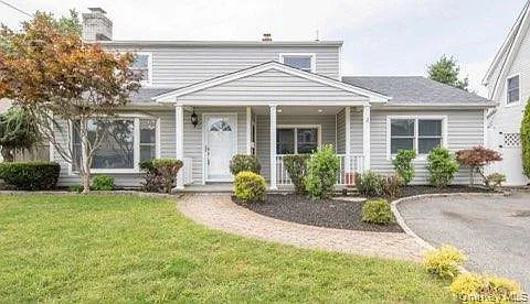 6 bed, 4.0 bath, 2494 sqft, $5,600 — Photo 1