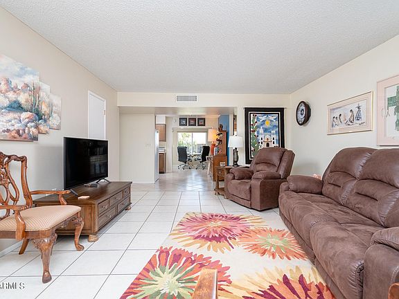 5th image of 10430 W Roundelay Cir