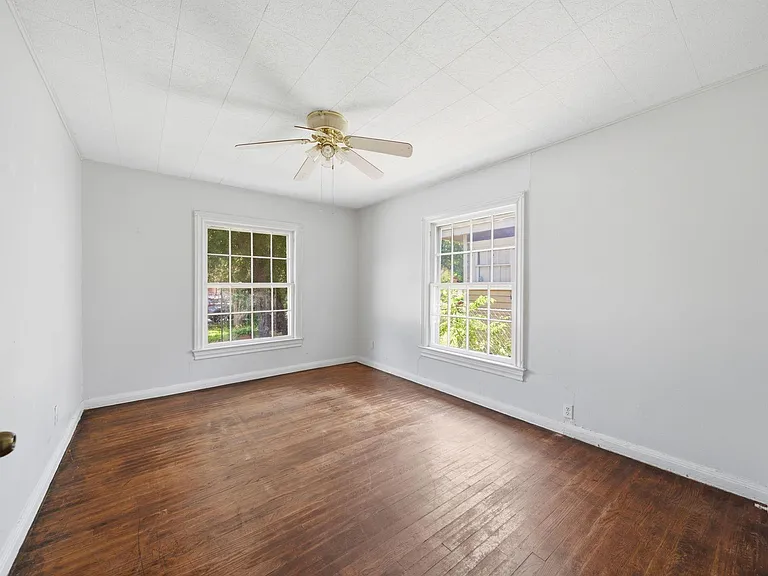 410 Live Oak St — Photo 11