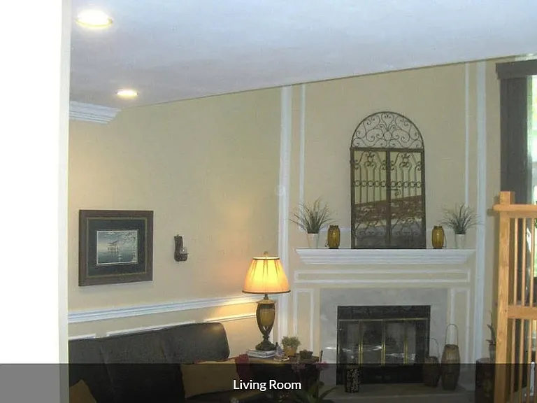 7727 Rockledge Ct — Photo 3