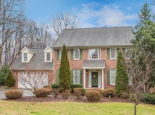 2100 Oakcrest Ct, Raleigh, NC 27612