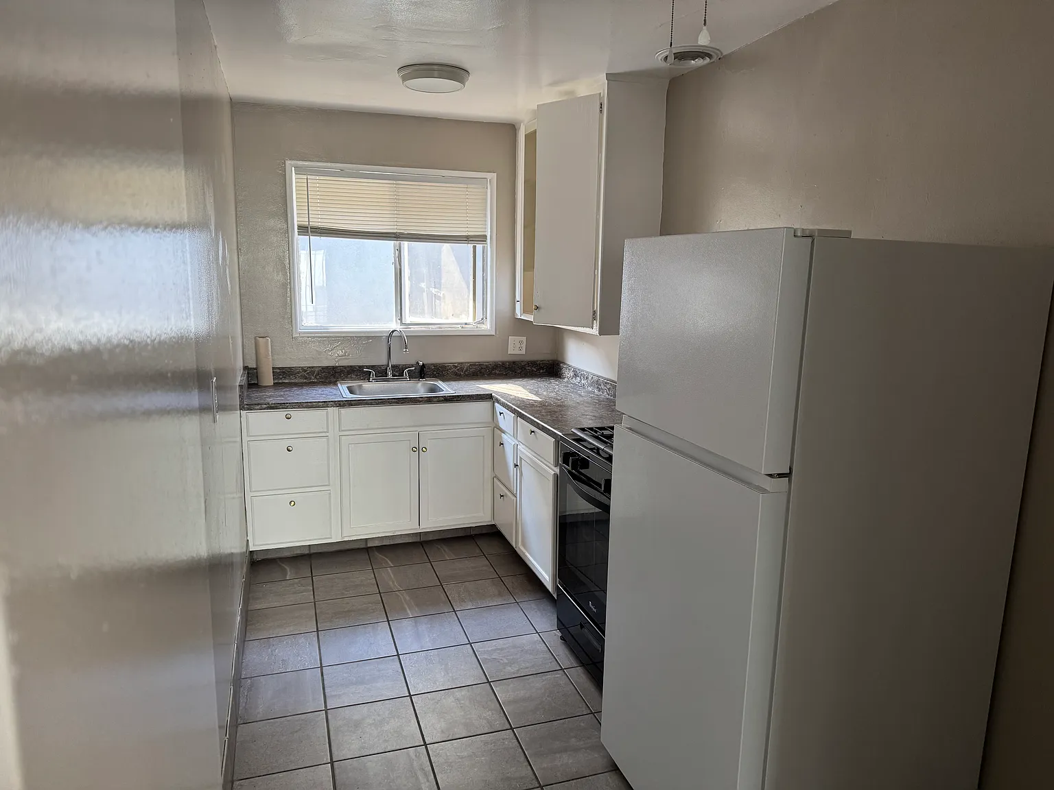 Studio, 960 sqft, $1,600 — Photo 2