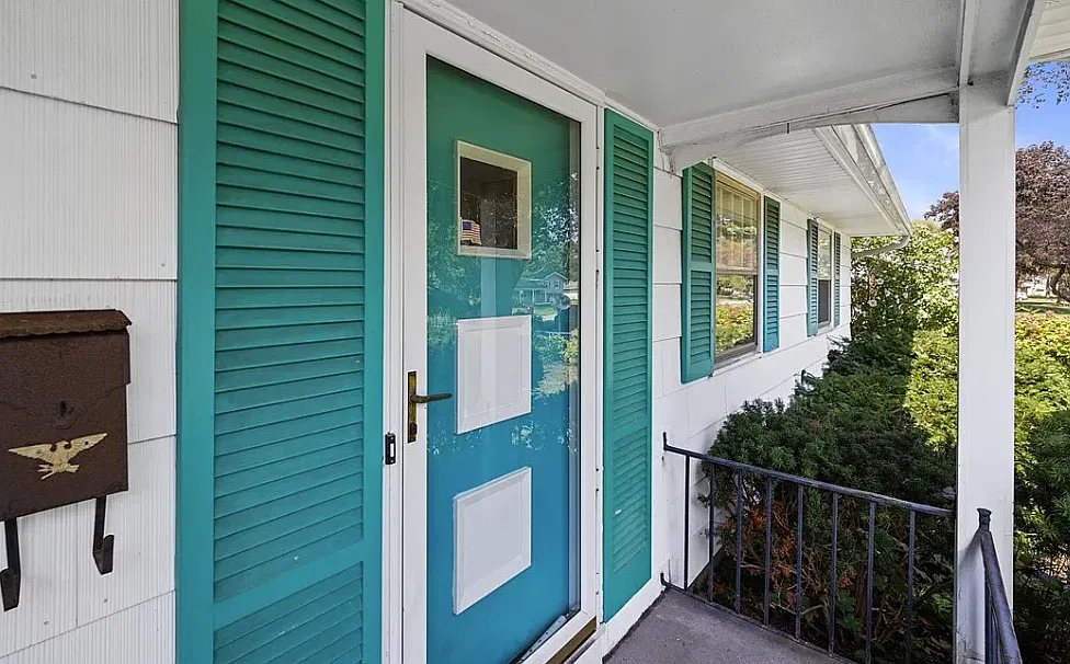 3 bed, 1120 sqft, $2,400 — Photo 3