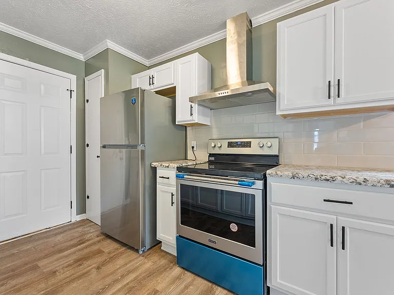 4655 Curtis Ave — Photo 9
