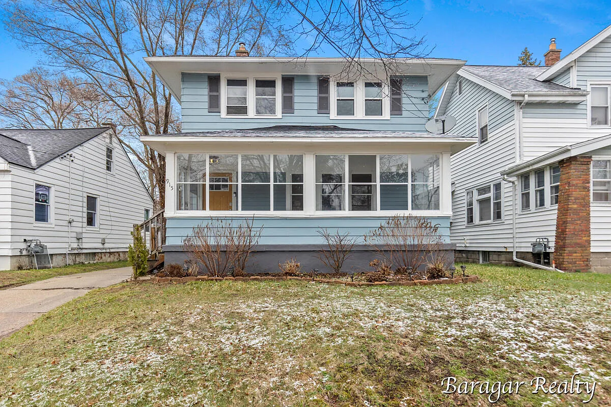 915 Ballard St SE photo 1