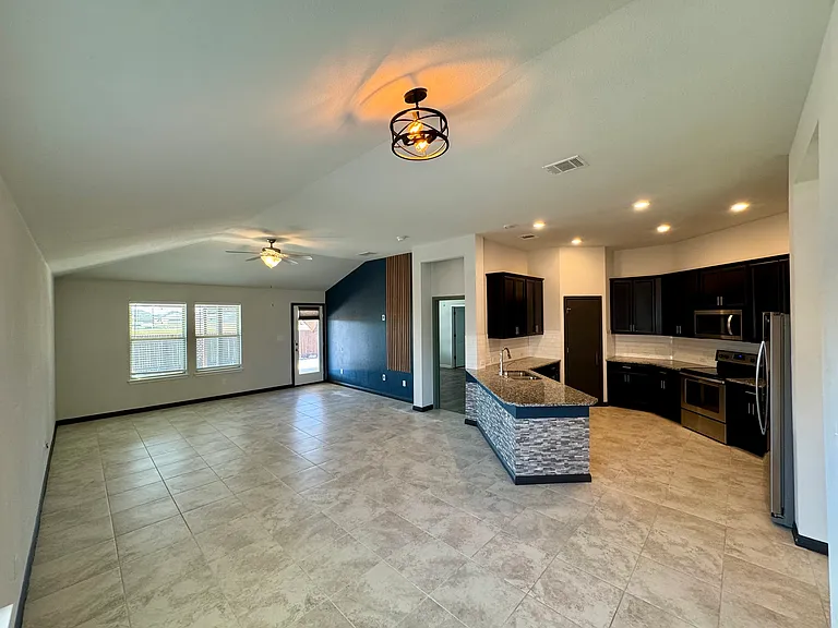 160 Sun Ray Dr — Photo 6