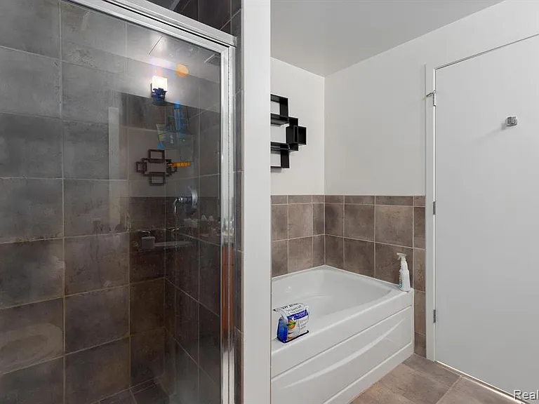 3670 Woodward Ave #506 — Photo 17