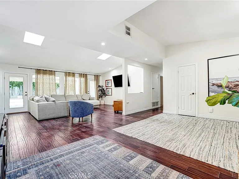 22450 Collins St — Photo 7