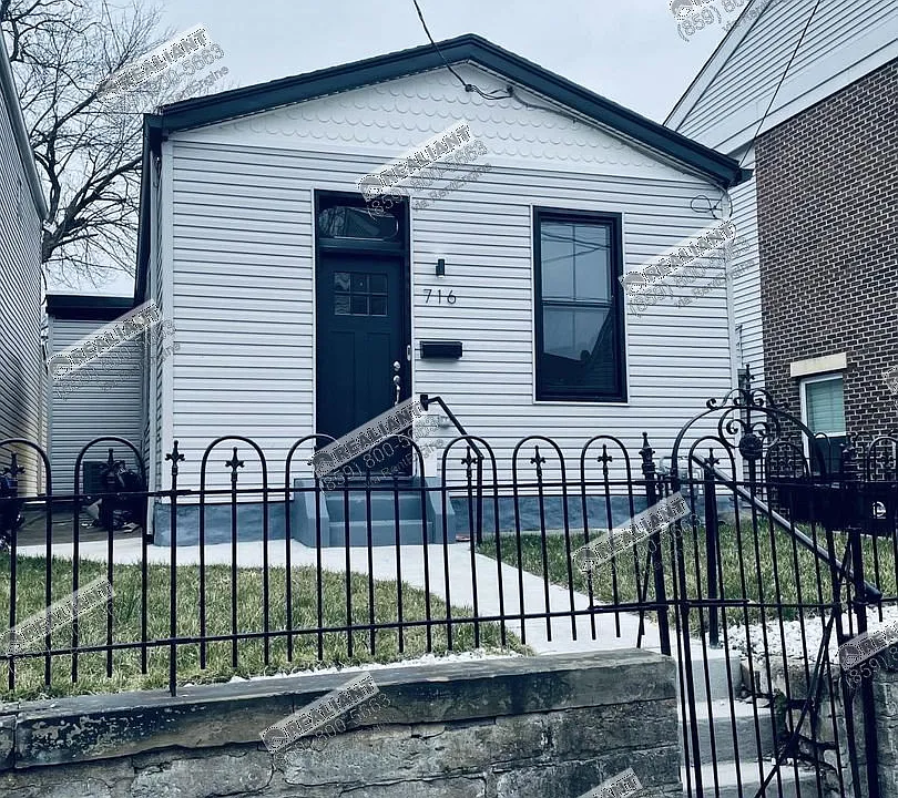 716 Roberts St