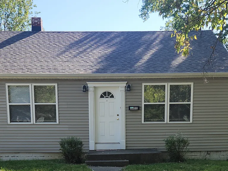 1001 E Washington St #1 — Photo 1