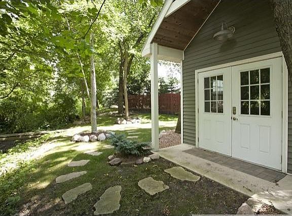 2nd image of 325 Wicklow Pl