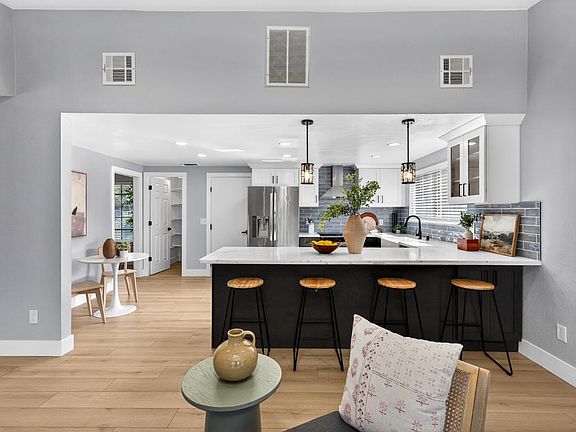 5th image of 3041 Root Ave