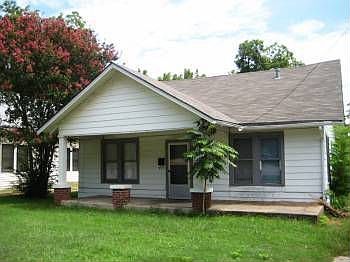 1st image of 812 N Rockwall Ave