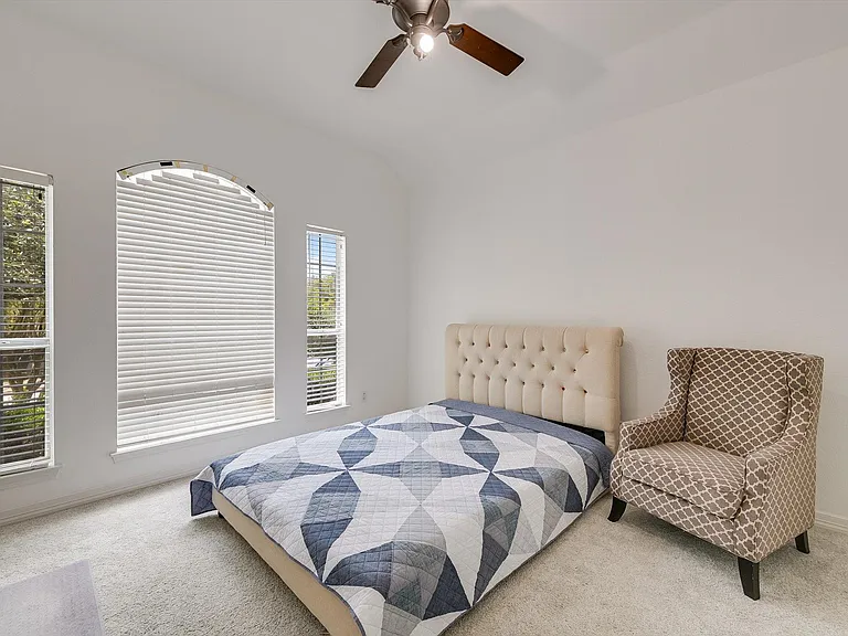 2404 Cliffs Edge Dr — Photo 17