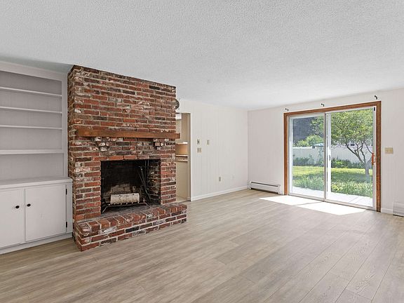 3rd image of 10 Colonial Circle