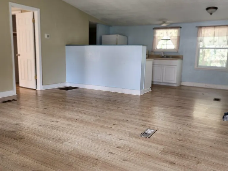 890 Poinsettia Rd #B — Photo 4