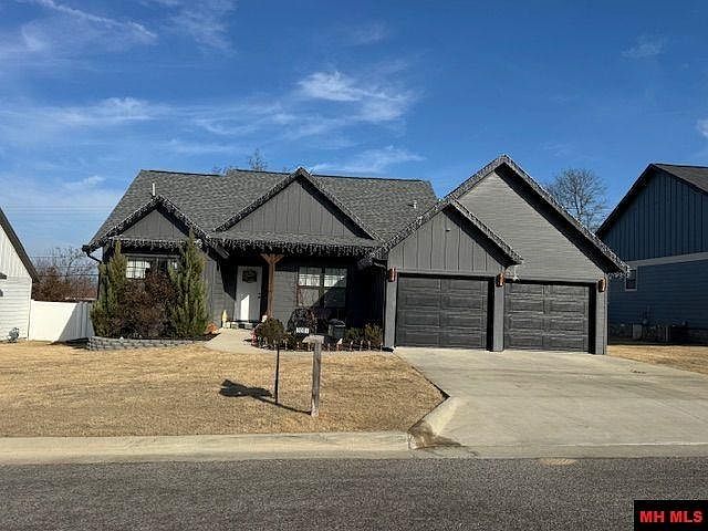 1st image of 3075 Spring Mill Dr