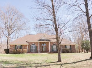204 Pebble Beach Dr, Vicksburg, MS 39183