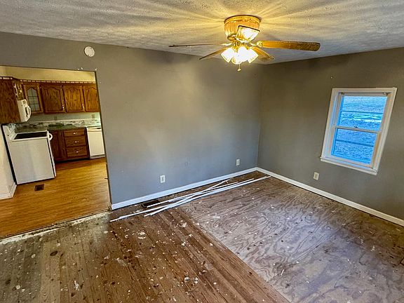 3rd image of 505 Robinson Rd