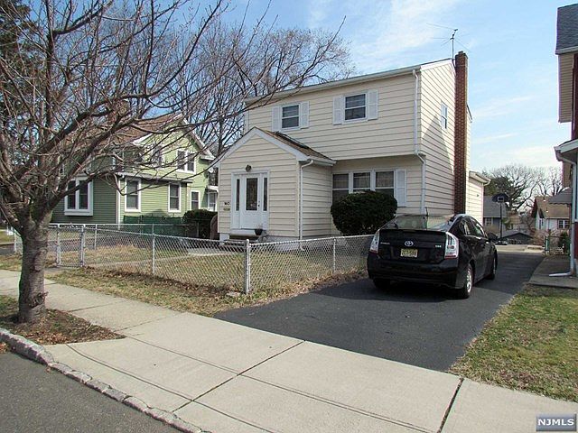 1st image of 180 Cedar Hill Ave