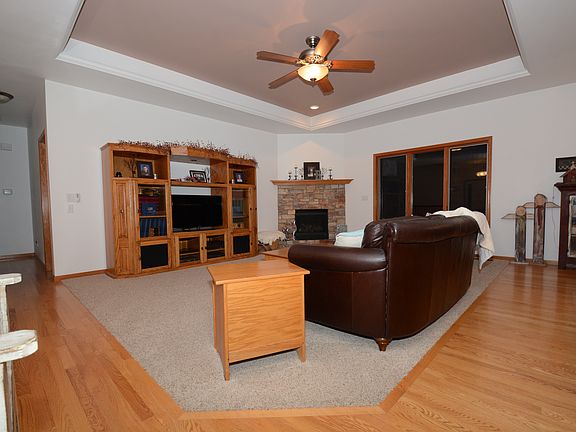 5th image of 513 Whispering Willow Ln