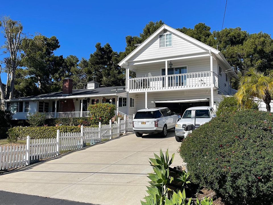 Street view of home with guest house above the garage.
