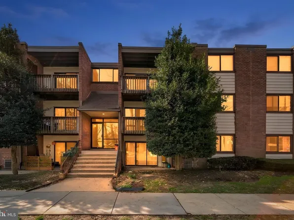 10725 West Dr APT 303, Fairfax, VA 22030