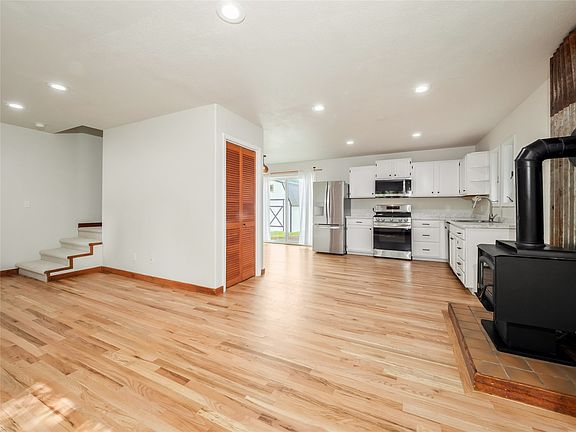 5th image of 770 Pamela Lane