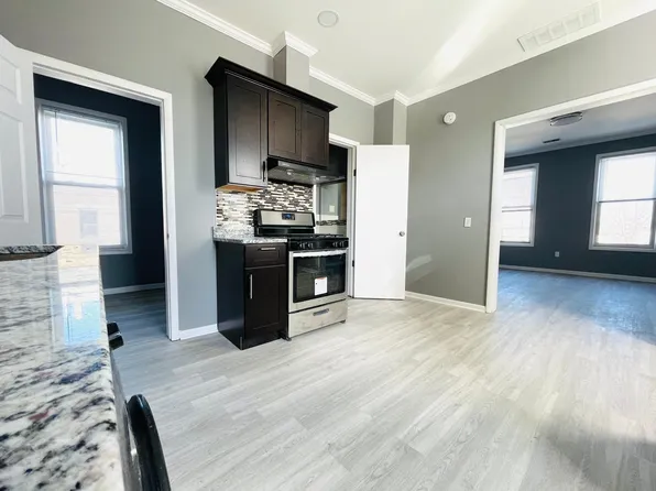 3247 S May St #3R, Chicago, IL 60608