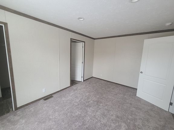 3rd image of 516 Courtland Ln #191